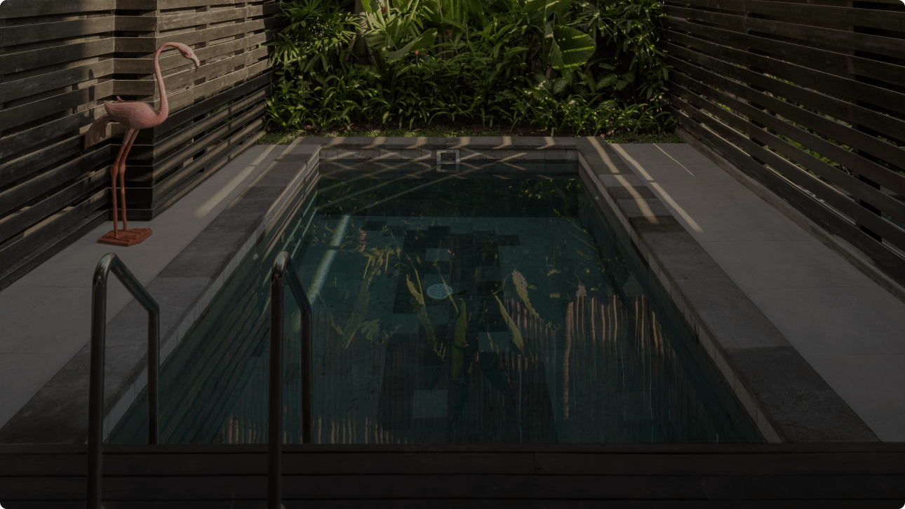 Spacious pool